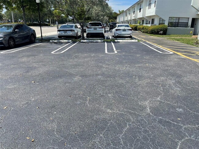 Building Photo - 2580 Coral Springs Dr