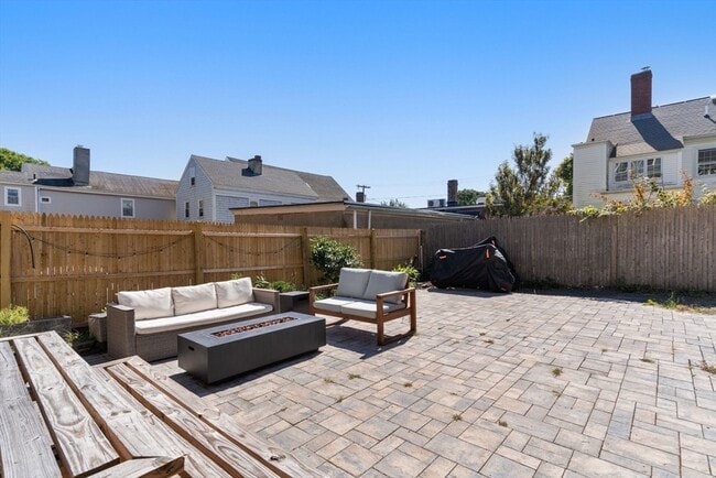 Building Photo - 8 Osborne St