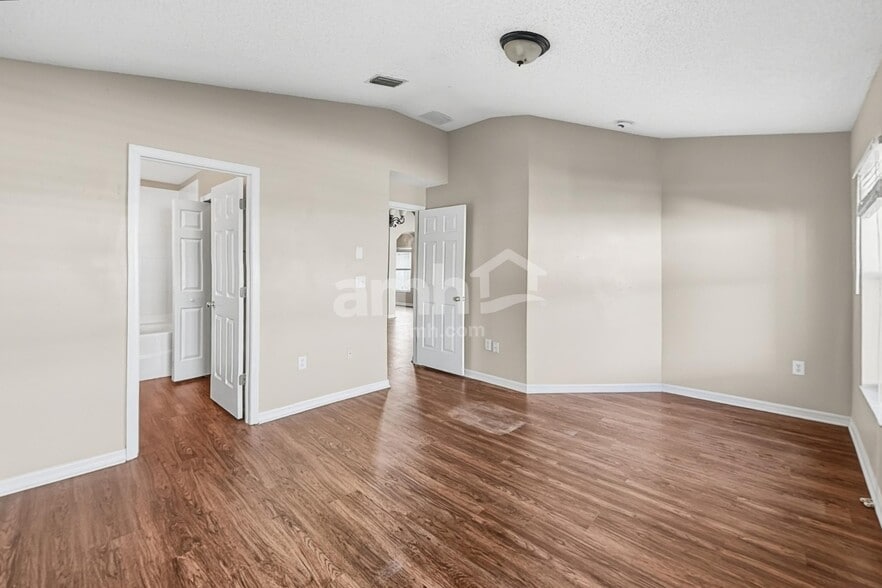 Building Photo - 11808 Lynmoor Dr
