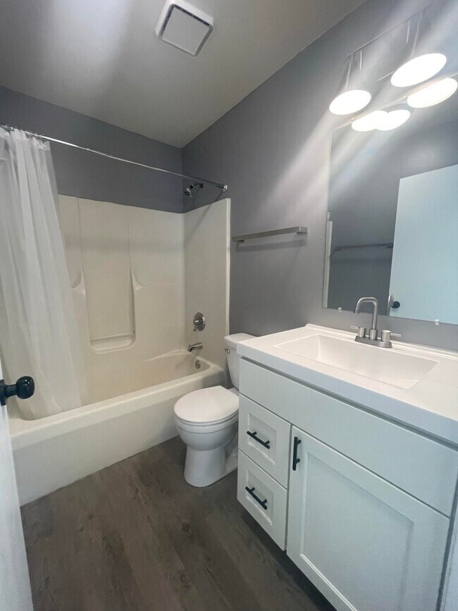 Building Photo - 104 Weber St