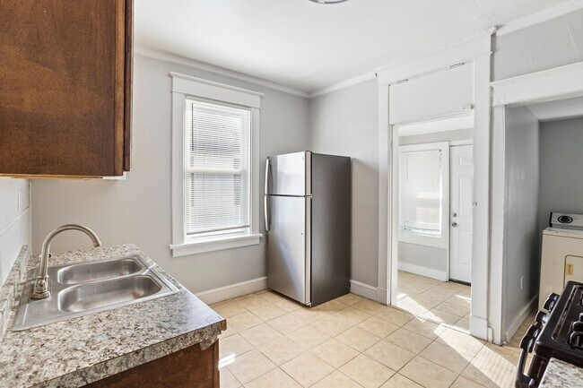 Building Photo - 740 29th St