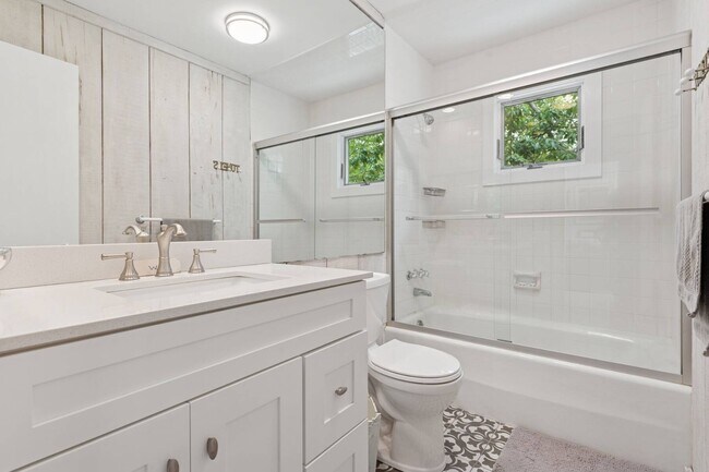 Building Photo - 73 Copeces Ln