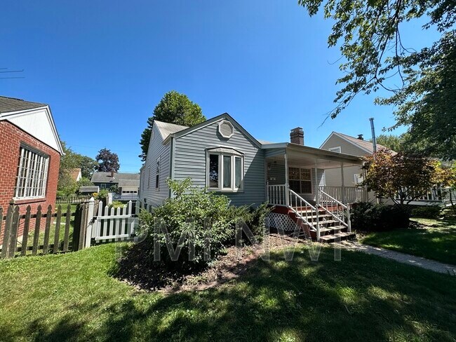 Building Photo - 209 N Rensselaer Ave