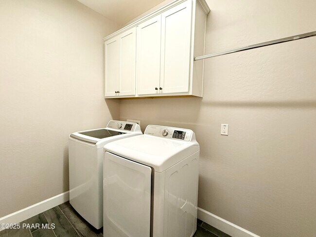 Building Photo - 220 Mackenze Rose Dr