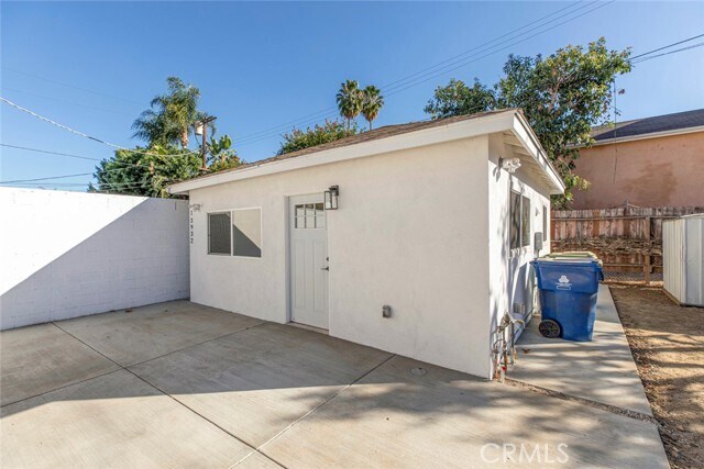 Building Photo - 13932 Vanowen St
