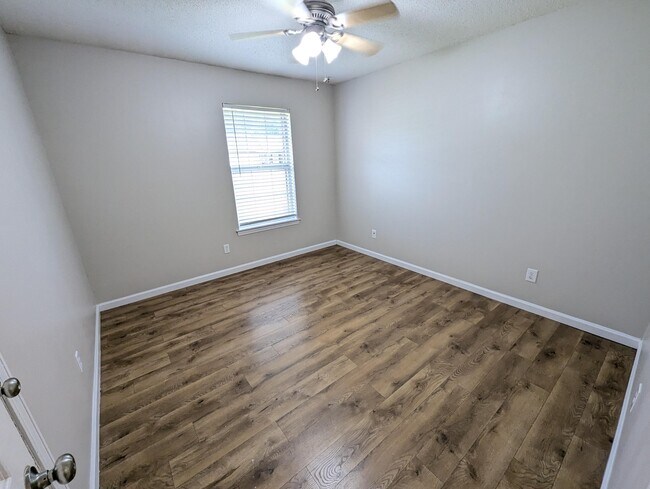 Building Photo - 1625 Campbell Dr N