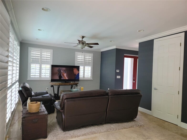 Building Photo - 486 SW 5th St