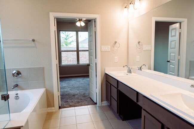 Building Photo - 27015 Bel Air Pt Ln