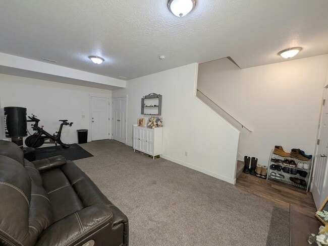 Building Photo - 688 E 355 N