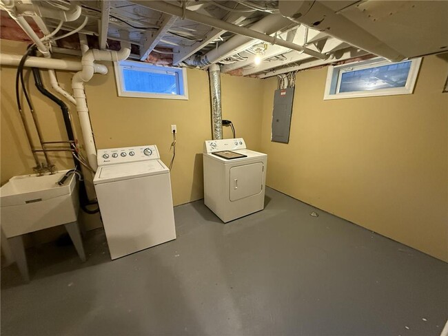 Building Photo - 709 Wayzata Blvd E