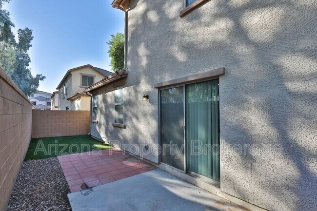 Building Photo - 3879 E Santa Fe Ln