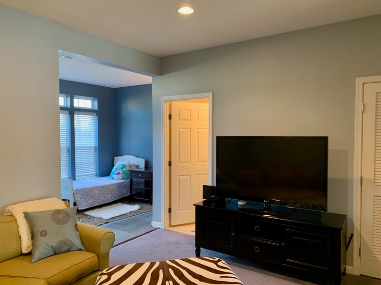 Finished basement bedroom 4/gym - 811 Rainier Rd