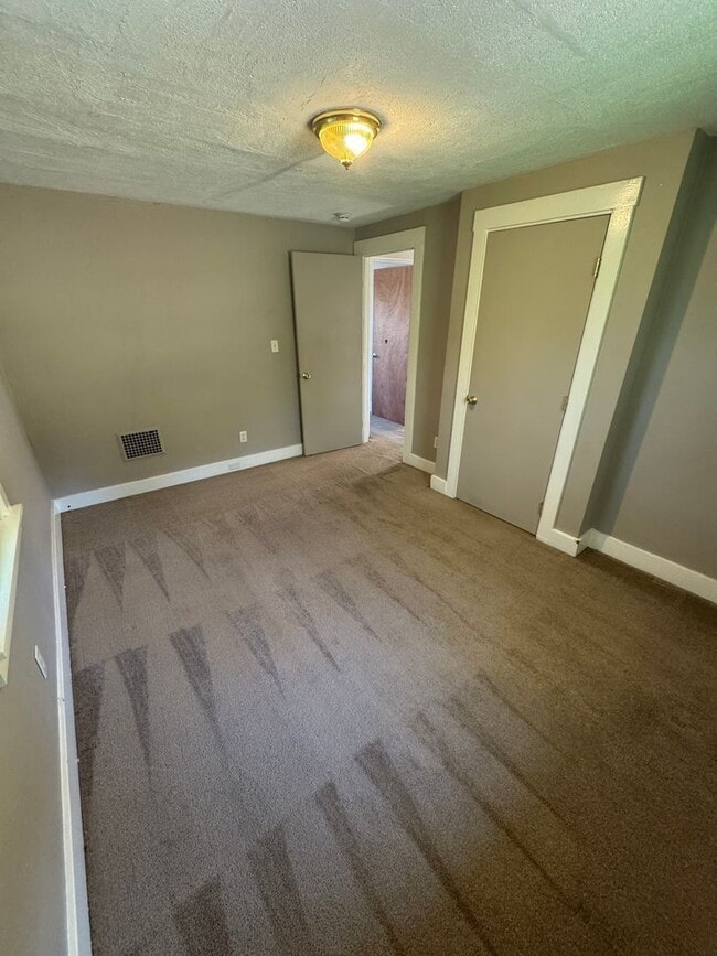 Building Photo - 249 Elwyn Ave