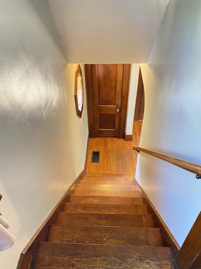 Building Photo - 317 N Madriver St