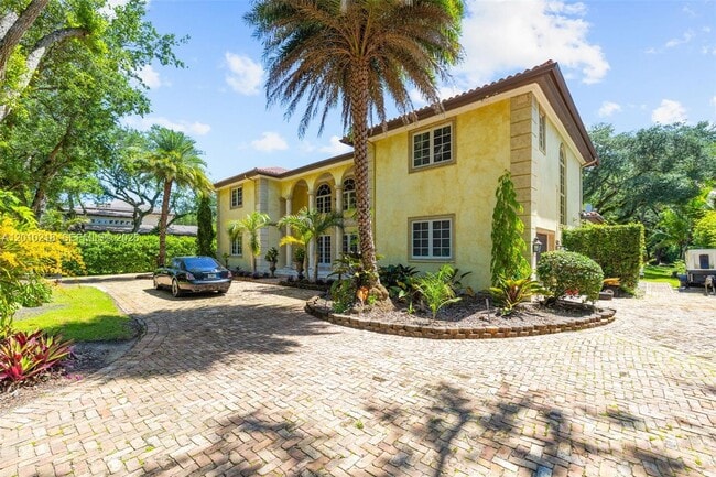 Building Photo - 6905 SW 75th Ave