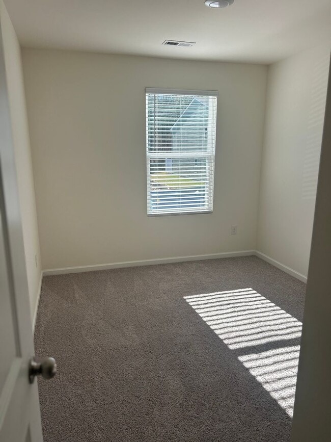 Building Photo - Brand New Townhome in the heart of Newton!