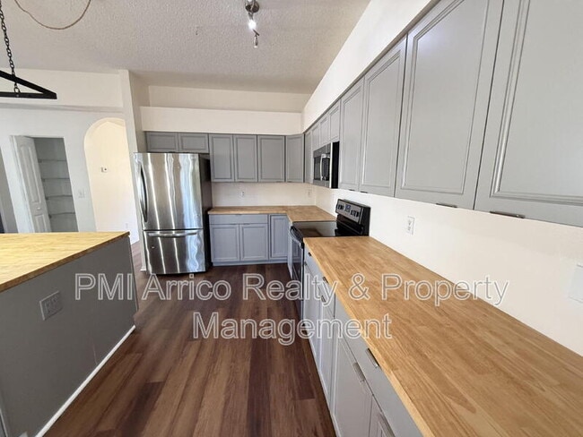 Building Photo - 12653 Longcrest Dr