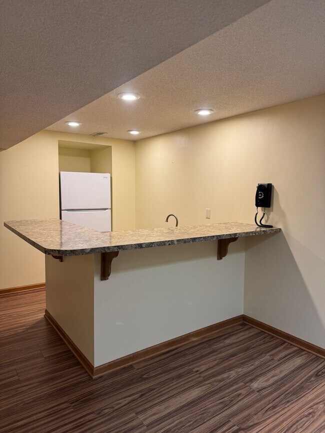 Building Photo - Single Family Home - Available For Rent!