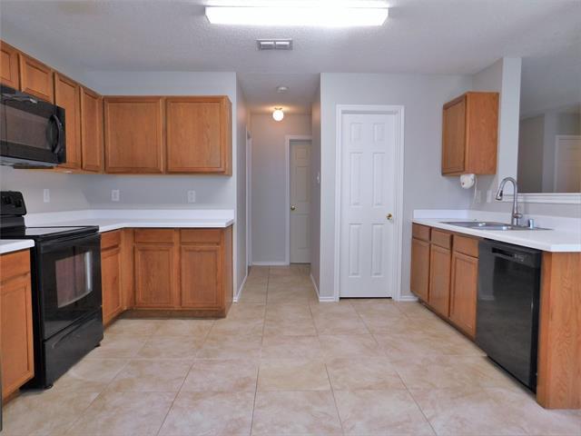 Building Photo - 2628 S Wavecrest Ct