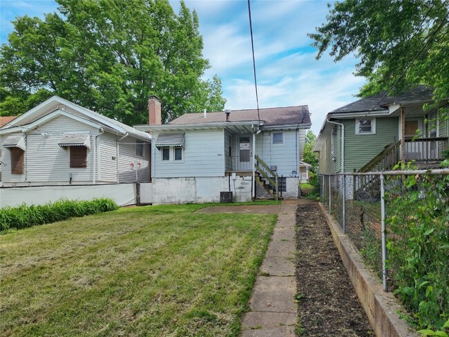 Building Photo - 5031 Dewey Ave