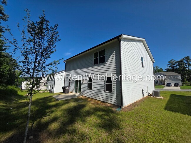 Building Photo - 8650 Paradise Dr