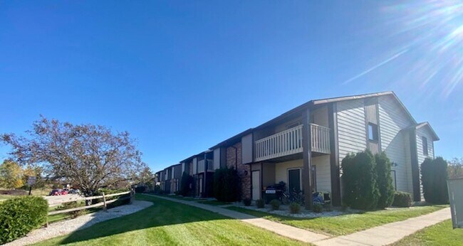 Building Photo - Spacious 1 Bedroom 1 Bath Upper Apartment Available Now!