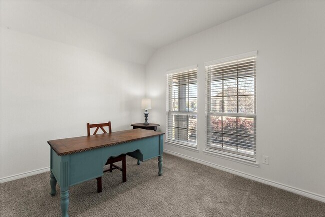 Building Photo - 137 Red Hickory Dr
