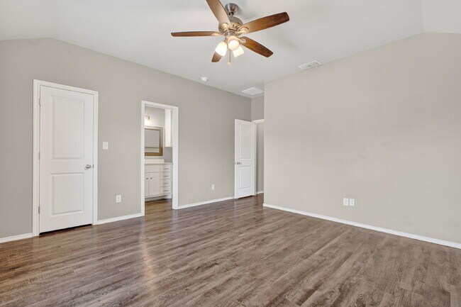 Building Photo - 623 N Elkhart Ave