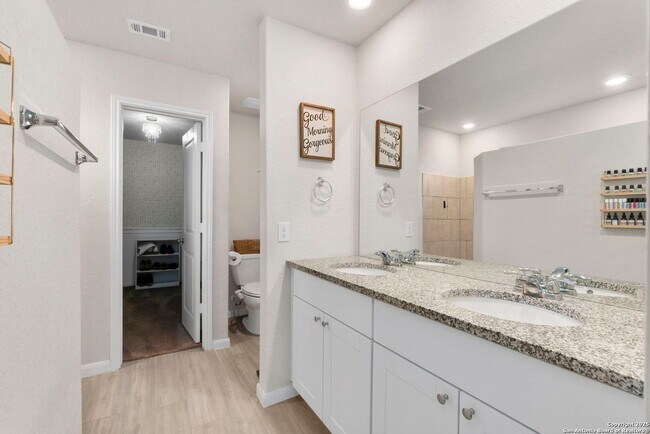 Building Photo - BEAUTIFUL 4-BEDROOM, SINGLE-STORY HOME IN ...