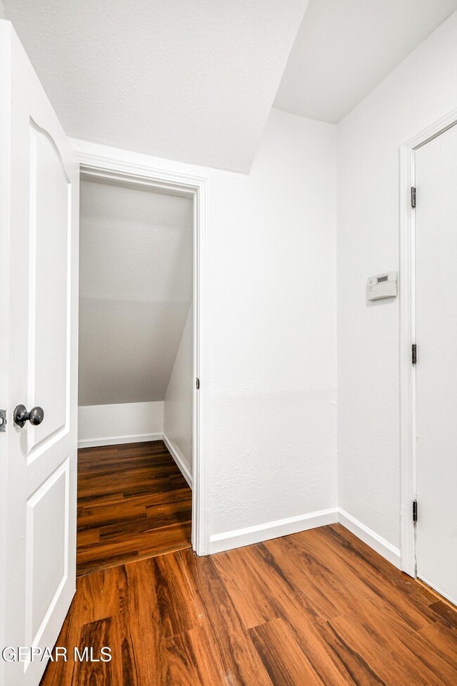 Building Photo - 7600 Plaza Redonda Dr