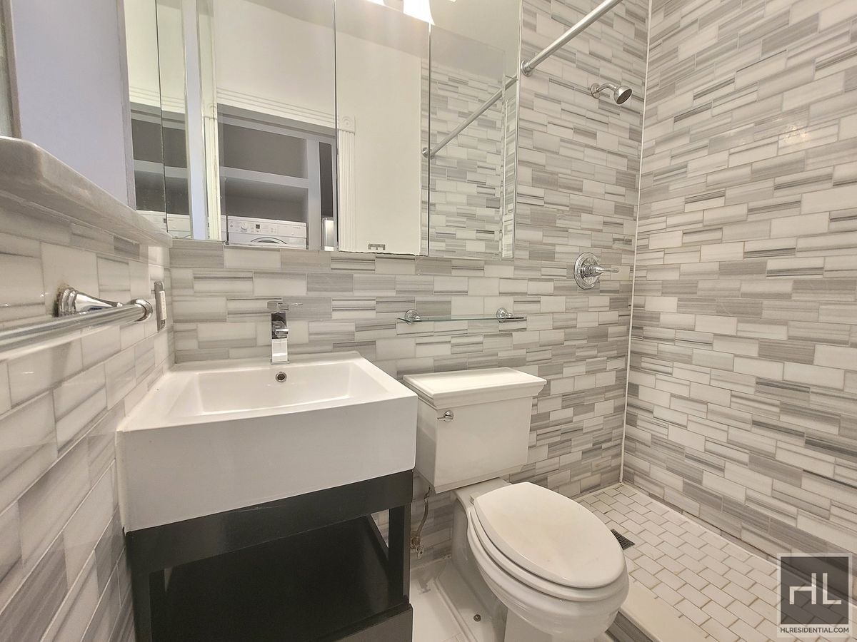 Building Photo - E 3RD ST.