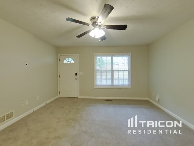 Building Photo - 547 Nottingham Dr