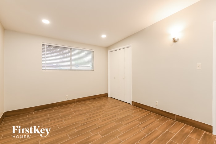 Building Photo - 8940 E Pine Valley Dr