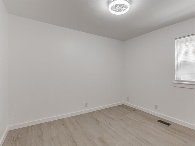 Building Photo - 1305 Apollo Rd