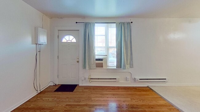 Building Photo - 112 E Main St