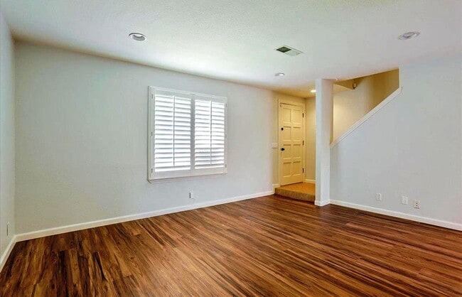 Building Photo - 3370 Northwood Dr.