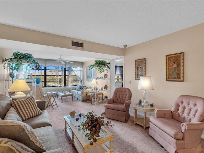 Building Photo - 6049 Balboa Cir