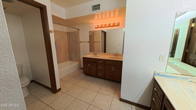 Building Photo - 3838 E Contessa St