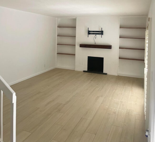 Building Photo - 65 Lake Arbor Dr