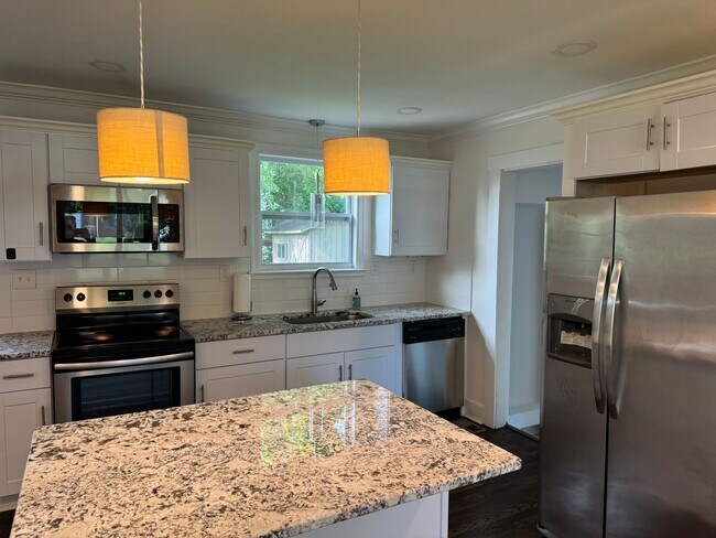 Building Photo - Cute 3BR Home in the Heart of Nashville