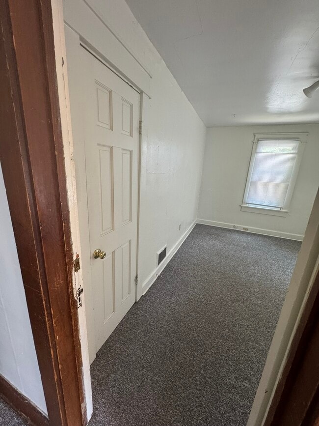 Building Photo - 501 E 1st St