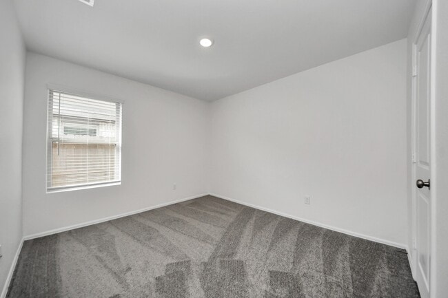 Building Photo - 9010 Estes Lks Dr