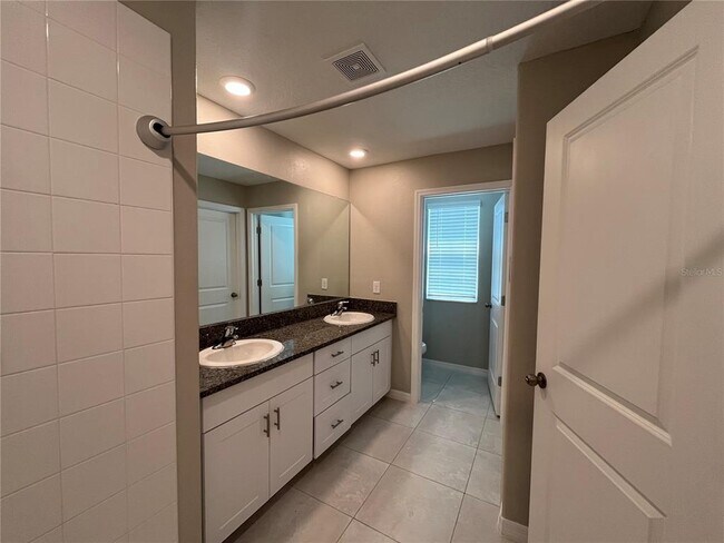 Building Photo - 241 Argyll Dr