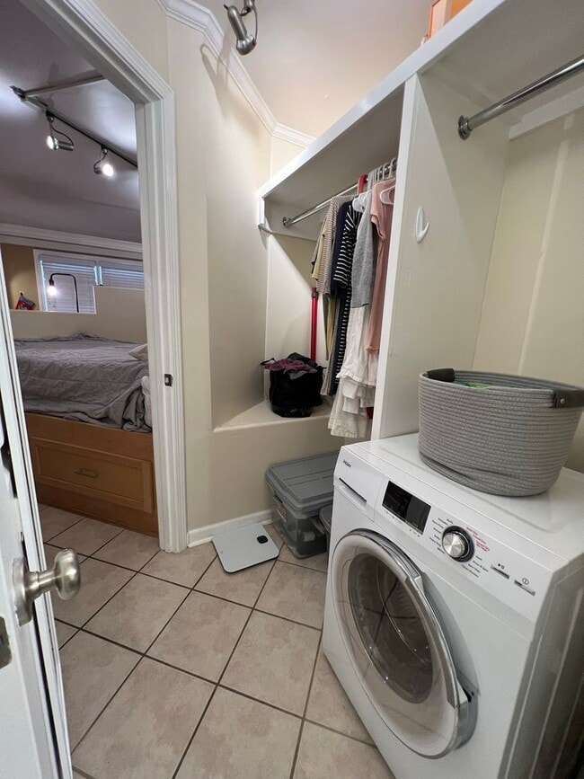 Building Photo - Spectacular Studio Condo @ Studio 40!