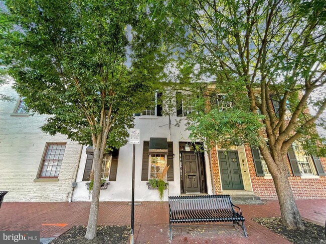 Building Photo - 703 Caroline St