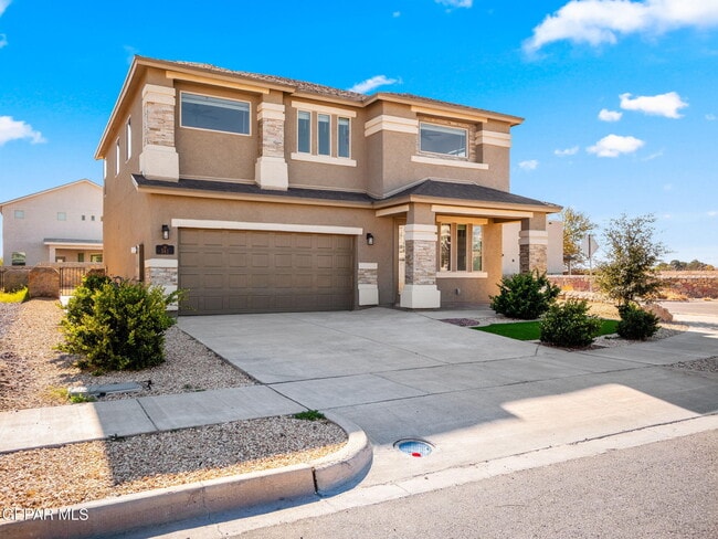 Building Photo - 561 Issa Circle