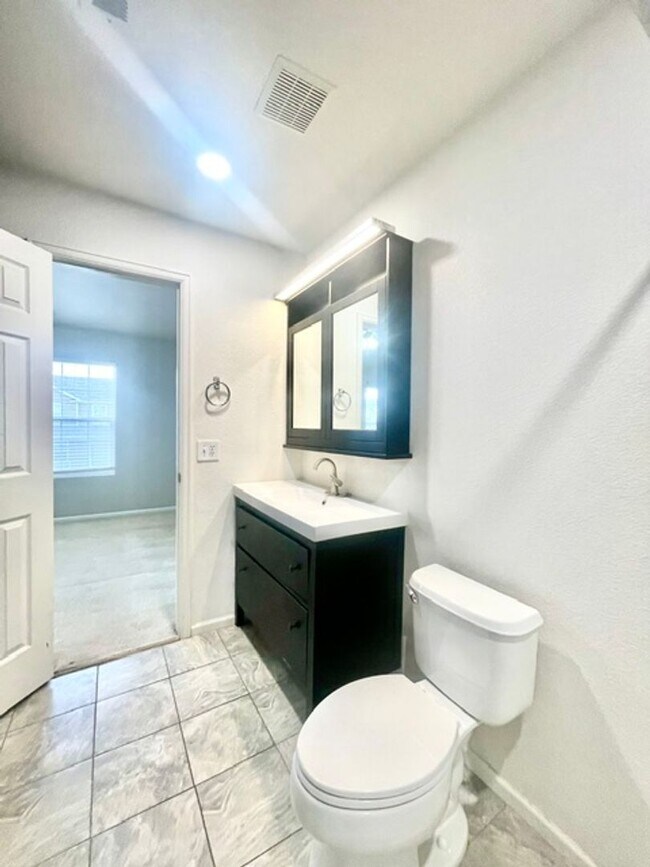 Building Photo - 2146 Creekridge Point