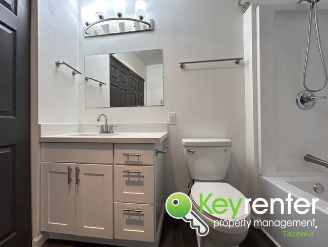 Building Photo - Exceptional 2 Bed 2 Bath Downtown Condo