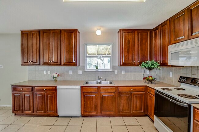 Building Photo - 18231 Valebluff Ln