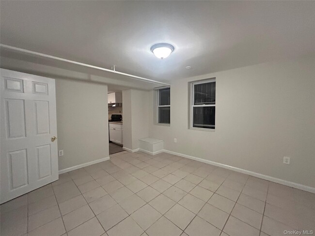 Building Photo - 144 Waverly St